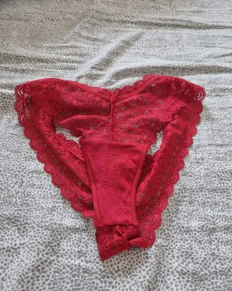 perizoma rosso in pizzo